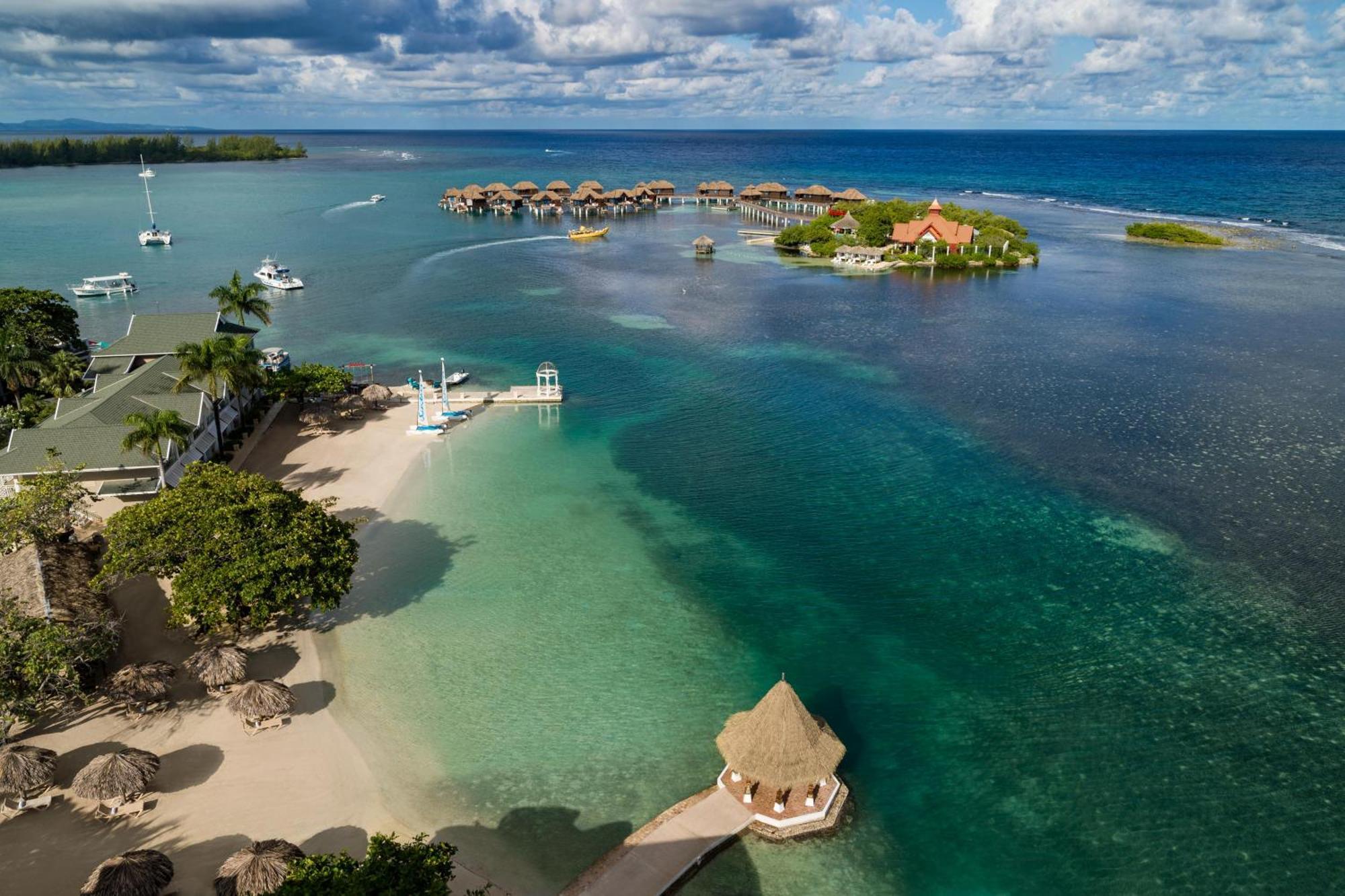 Sandals Royal Caribbean All Inclusive Resort & Private Island - Couples Only มอนเทโกเบย์ ภายนอก รูปภาพ