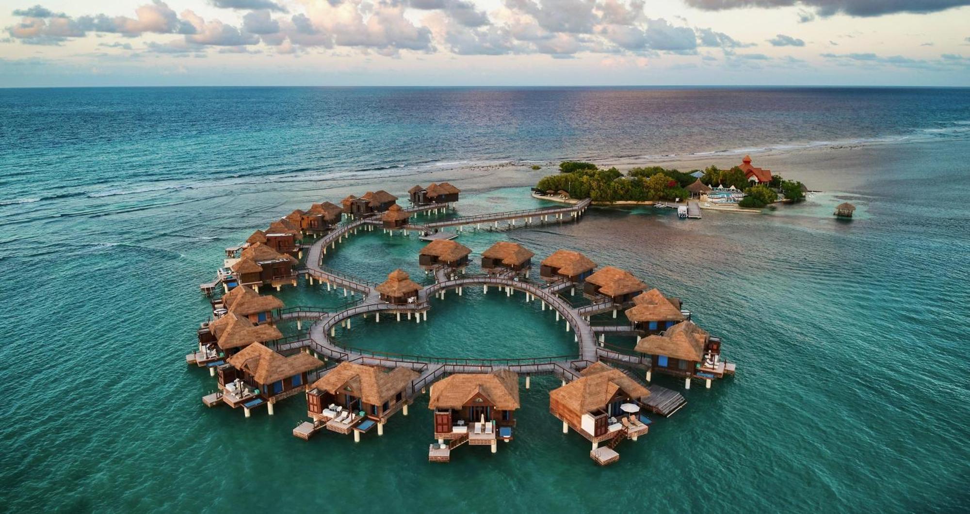 Sandals Royal Caribbean All Inclusive Resort & Private Island - Couples Only มอนเทโกเบย์ ภายนอก รูปภาพ